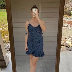 Selfie Leslie dress